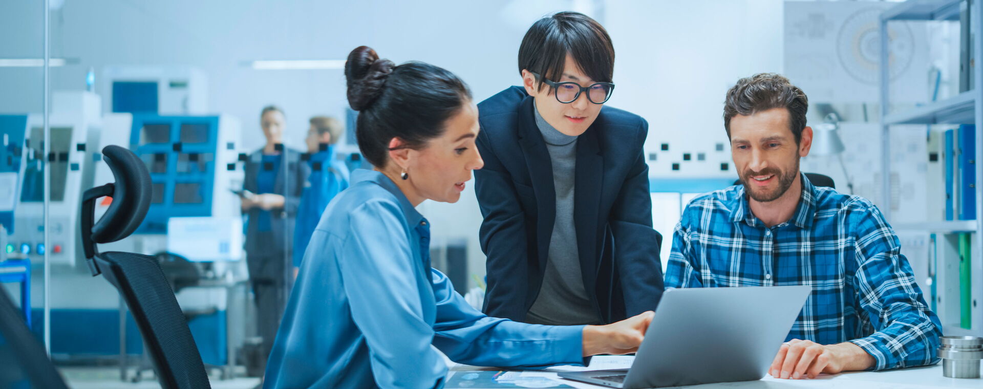 Zusammenarbeit im technischen Umfeld – Motiv der offiziellen AURORA-Karriereseite